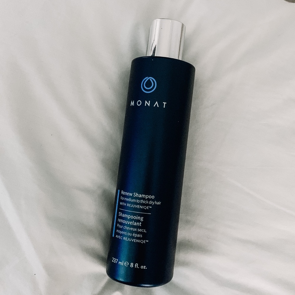 Two Monat Renew Shampoos